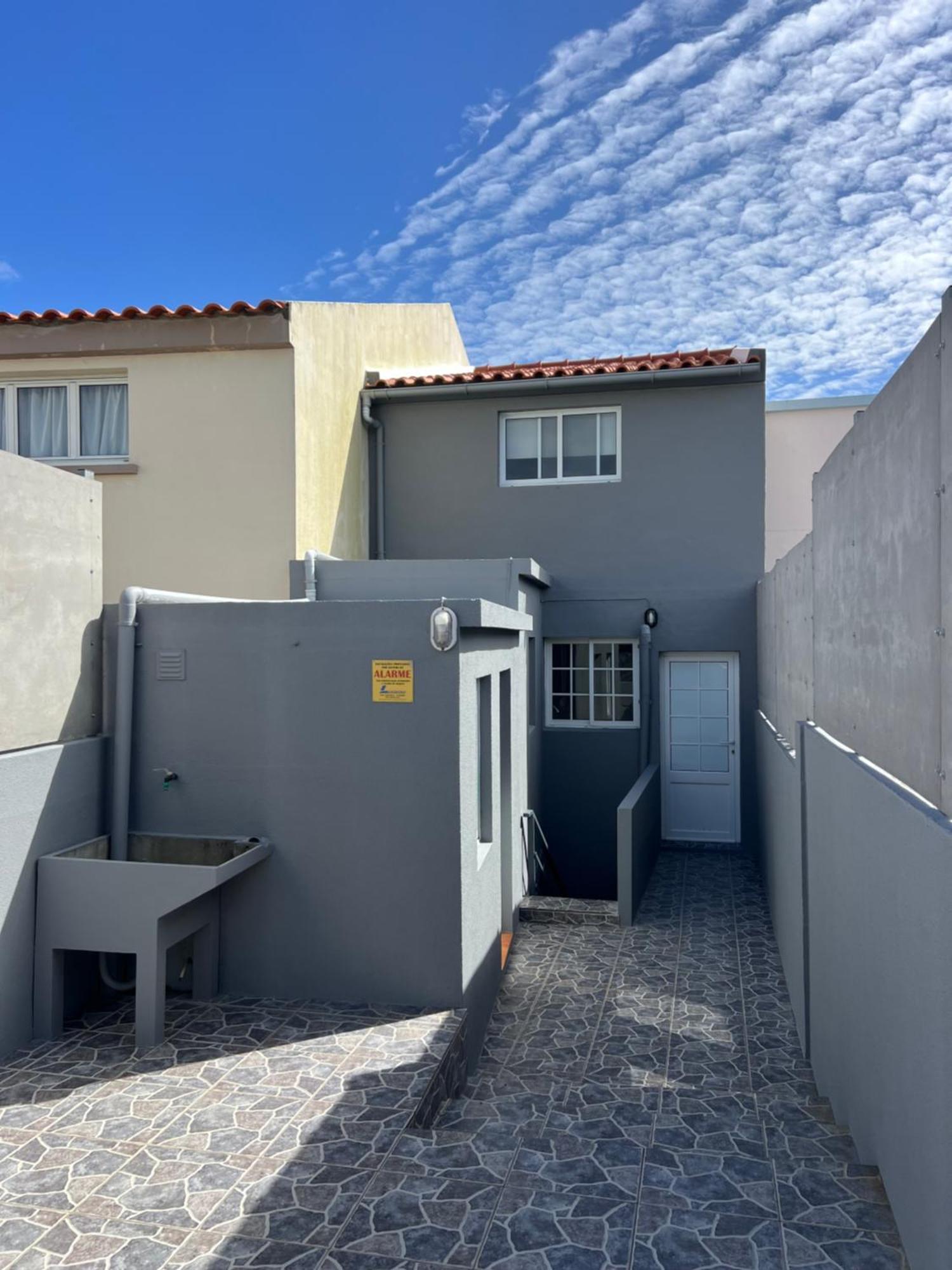Casa A 2 Minutos A Pe De Piscina Natural Ponta Delgada Exteriör bild